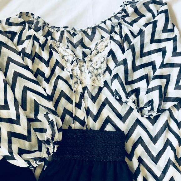 Dressy chevron top - Picture 3 of 3